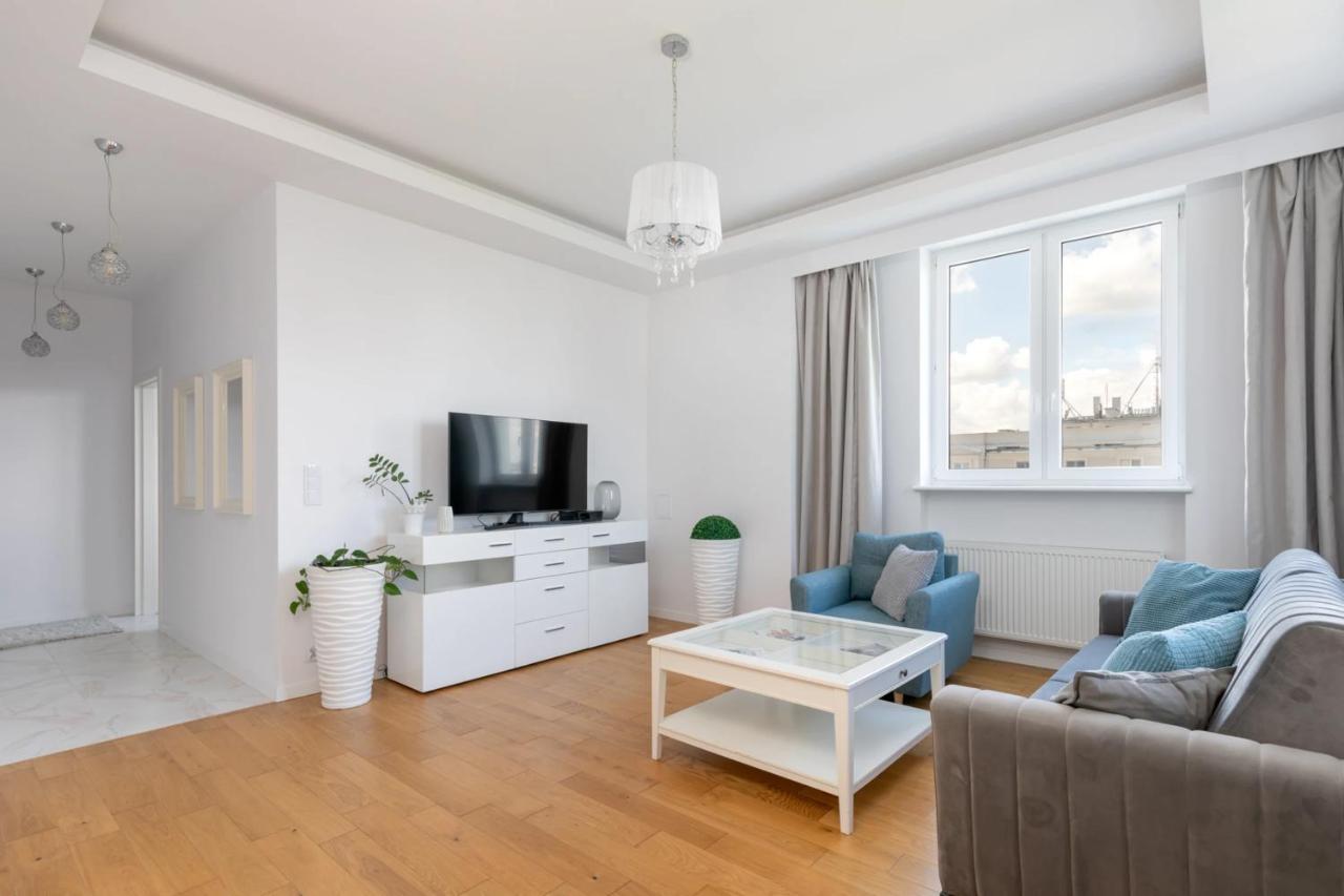 Przestronny Apartament Z Widokiem Na Miasto W Warszawie Varsó Kültér fotó