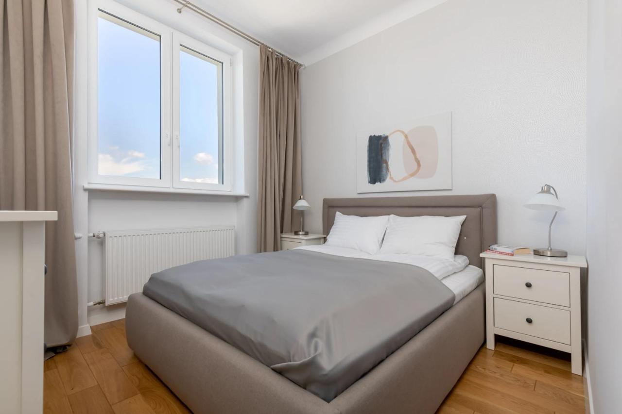 Przestronny Apartament Z Widokiem Na Miasto W Warszawie Varsó Kültér fotó