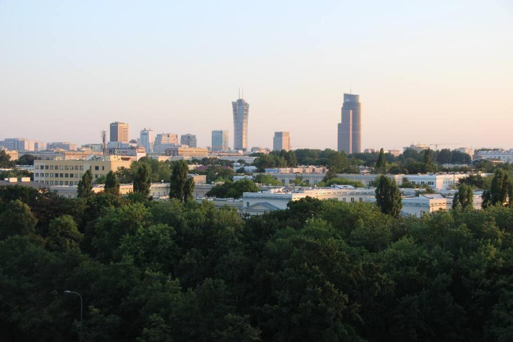 Przestronny Apartament Z Widokiem Na Miasto W Warszawie Varsó Kültér fotó